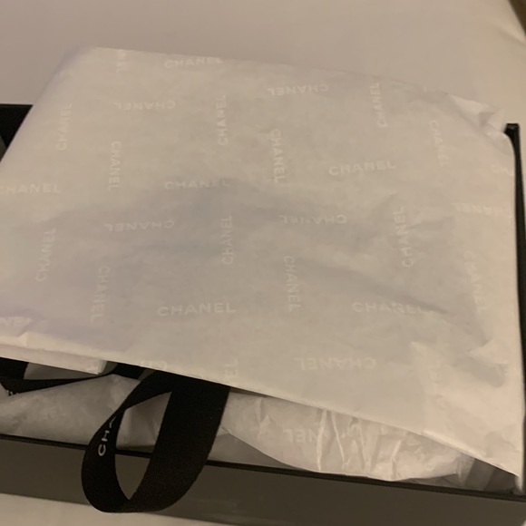 Brand new rare and collectible authentic Chanel with ribbon ,must have! - Picture 8 of 12